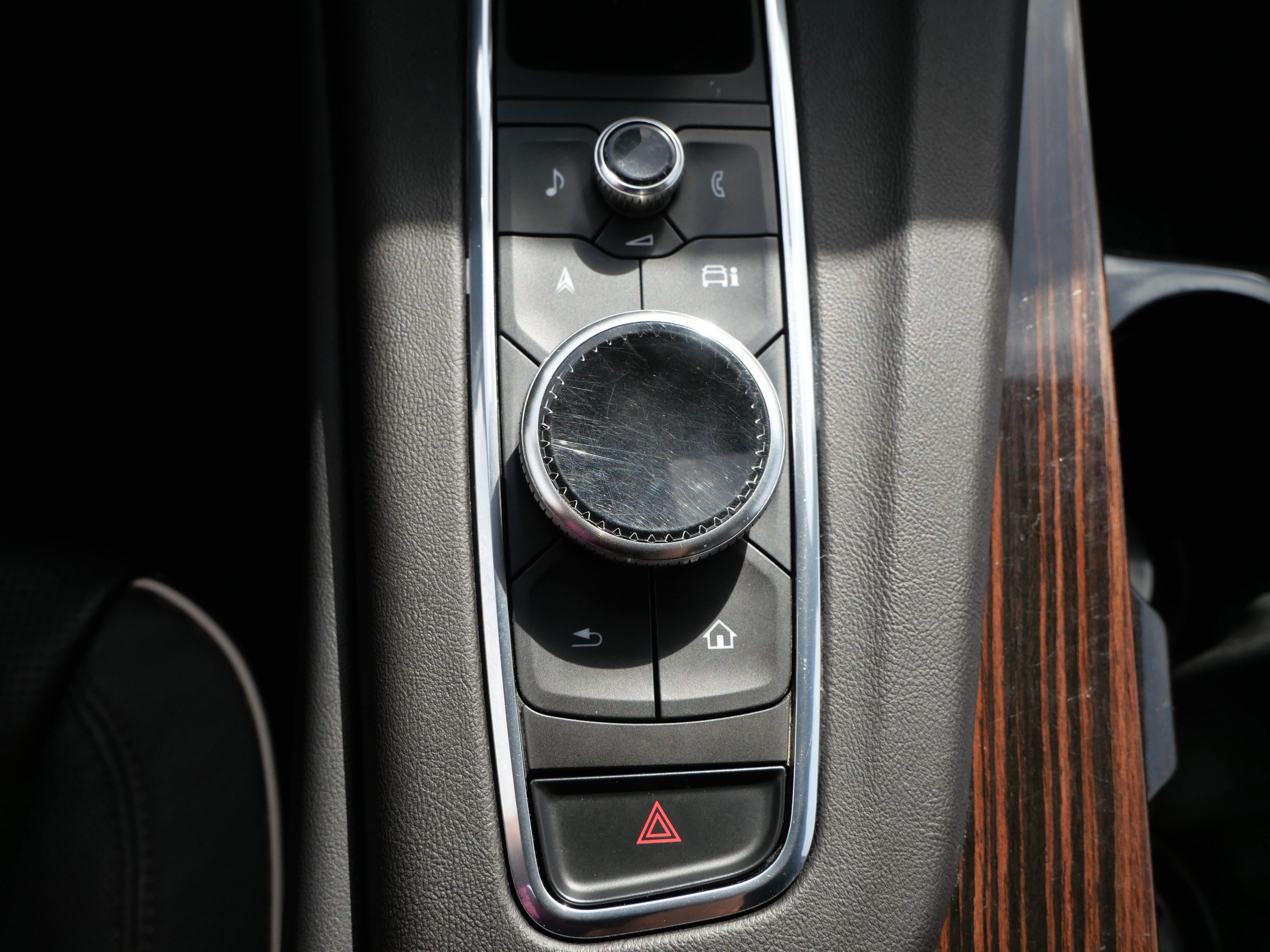 Certified 2024 Cadillac Escalade Premium Luxury w/ Performance Package AWD/4WD image 31