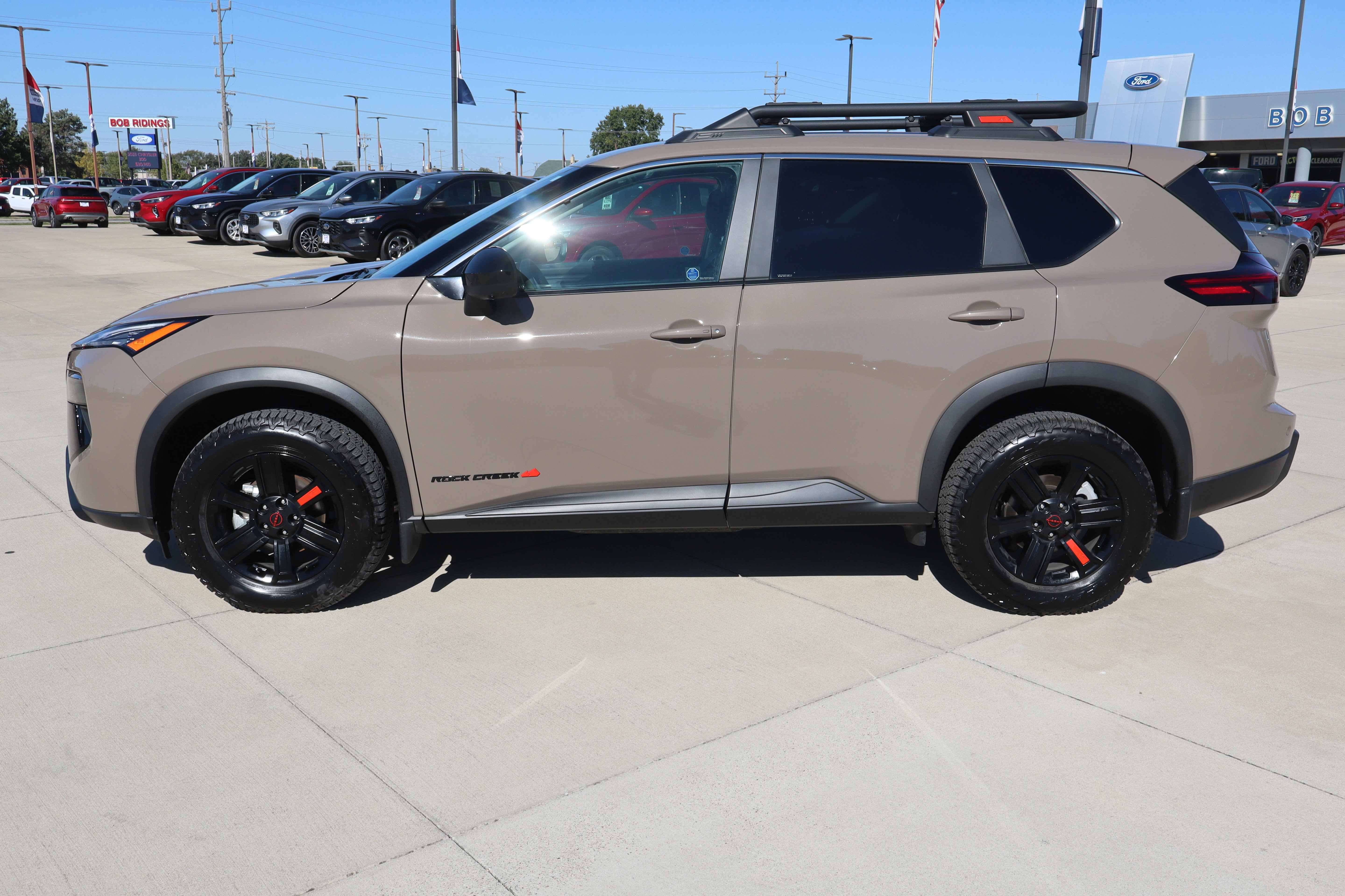 Used 2025 Nissan Rogue SV image 9