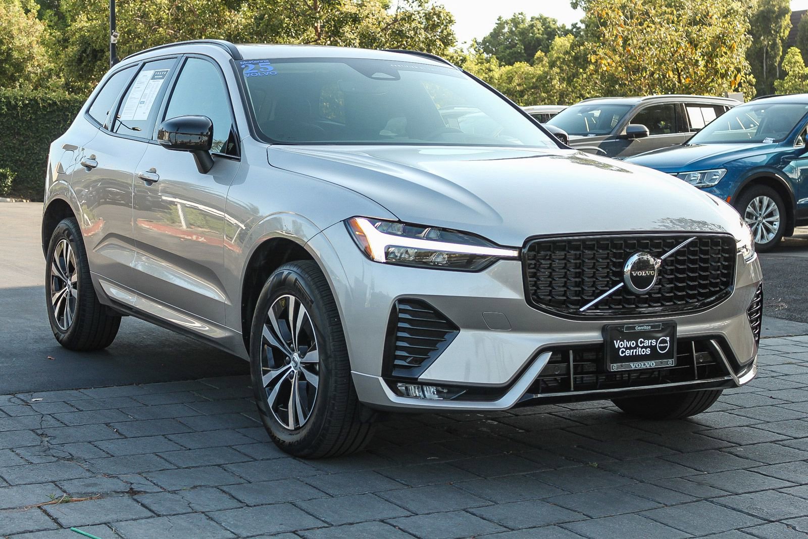 Used 2025 Volvo XC60 B5 Core AWD/4WD image 3