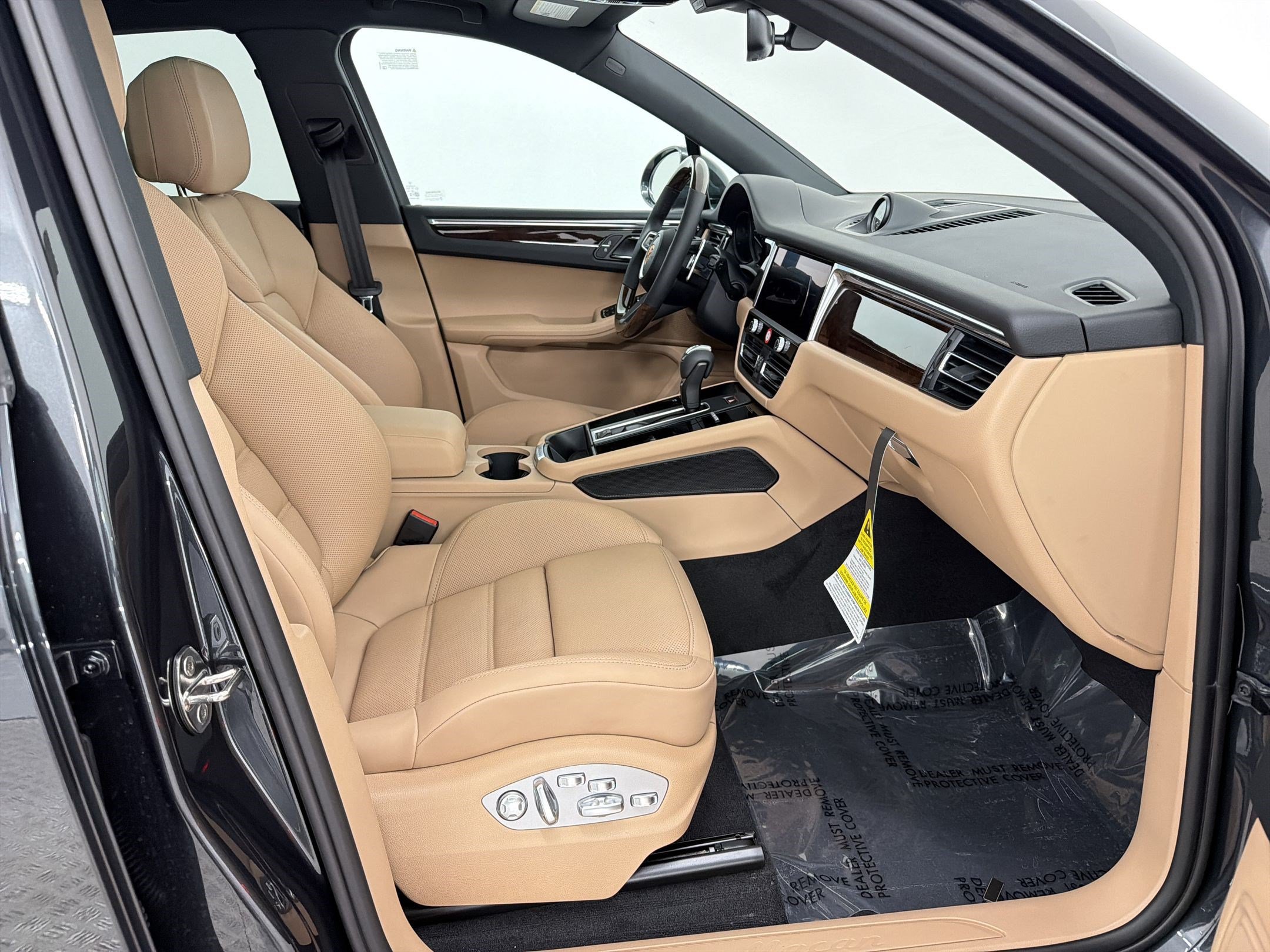 New 2026 Porsche Macan AWD/4WD image 25