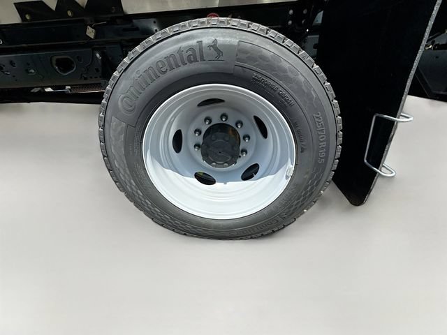 New 2026 Ford F550 4x4 Crew Cab image 7