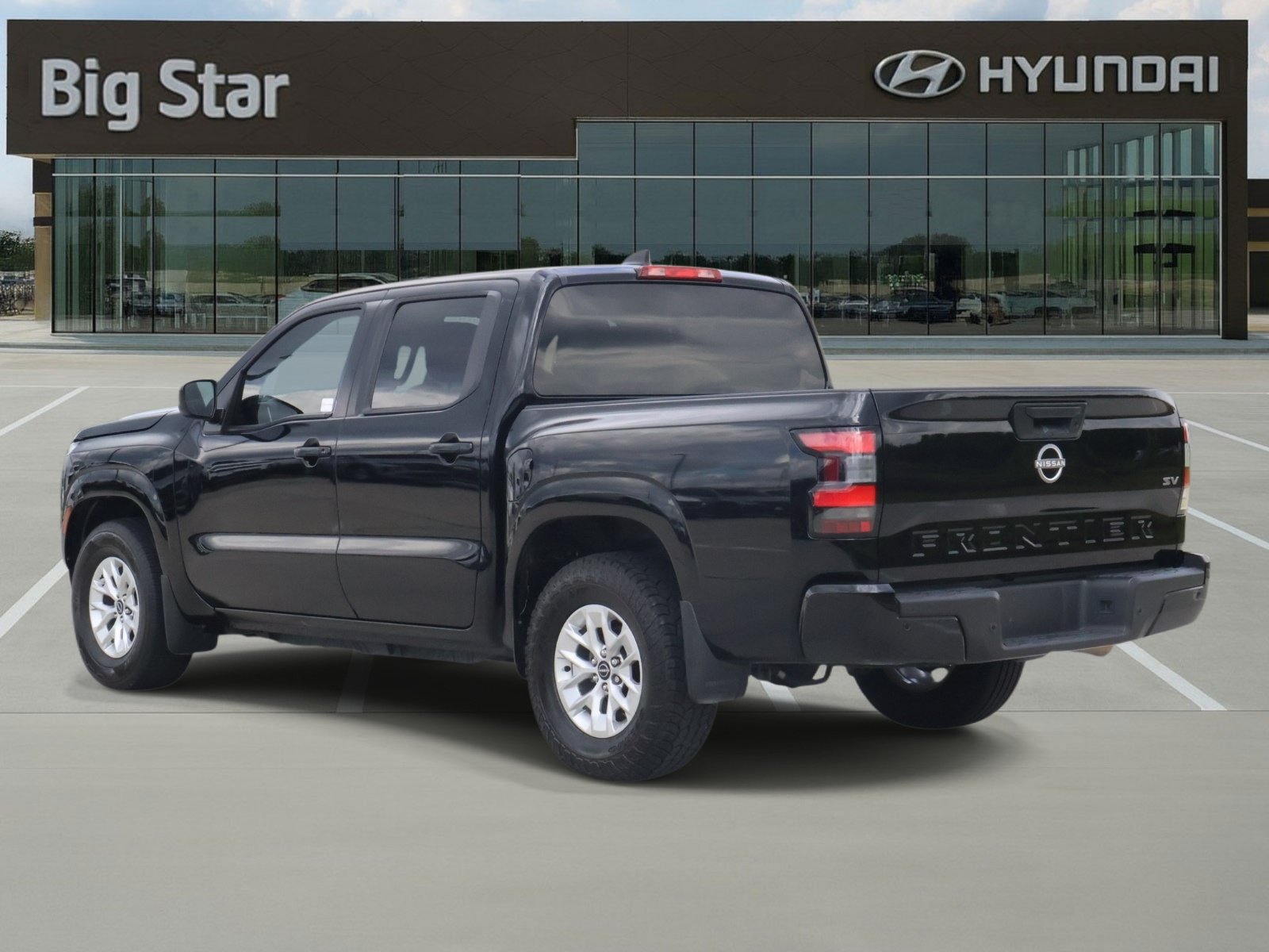 Used 2024 Nissan Frontier SV w/ Technology Package RWD image 3
