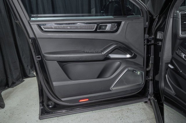 Used 2022 Porsche Cayenne Turbo image 8