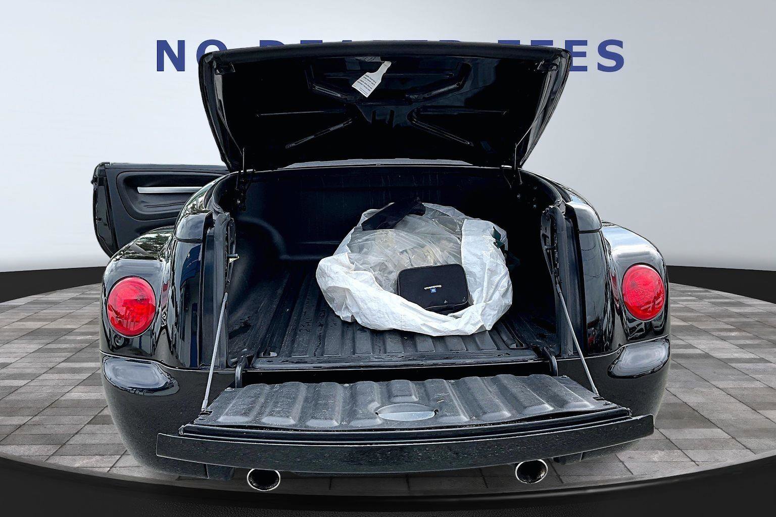 Used 2006 Chevrolet SSR w/ Preferred Equipment Group image 7