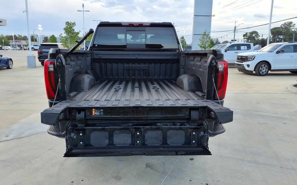 Used 2025 GMC Sierra 2500 Denali w/ Denali Reserve Package AWD/4WD image 9