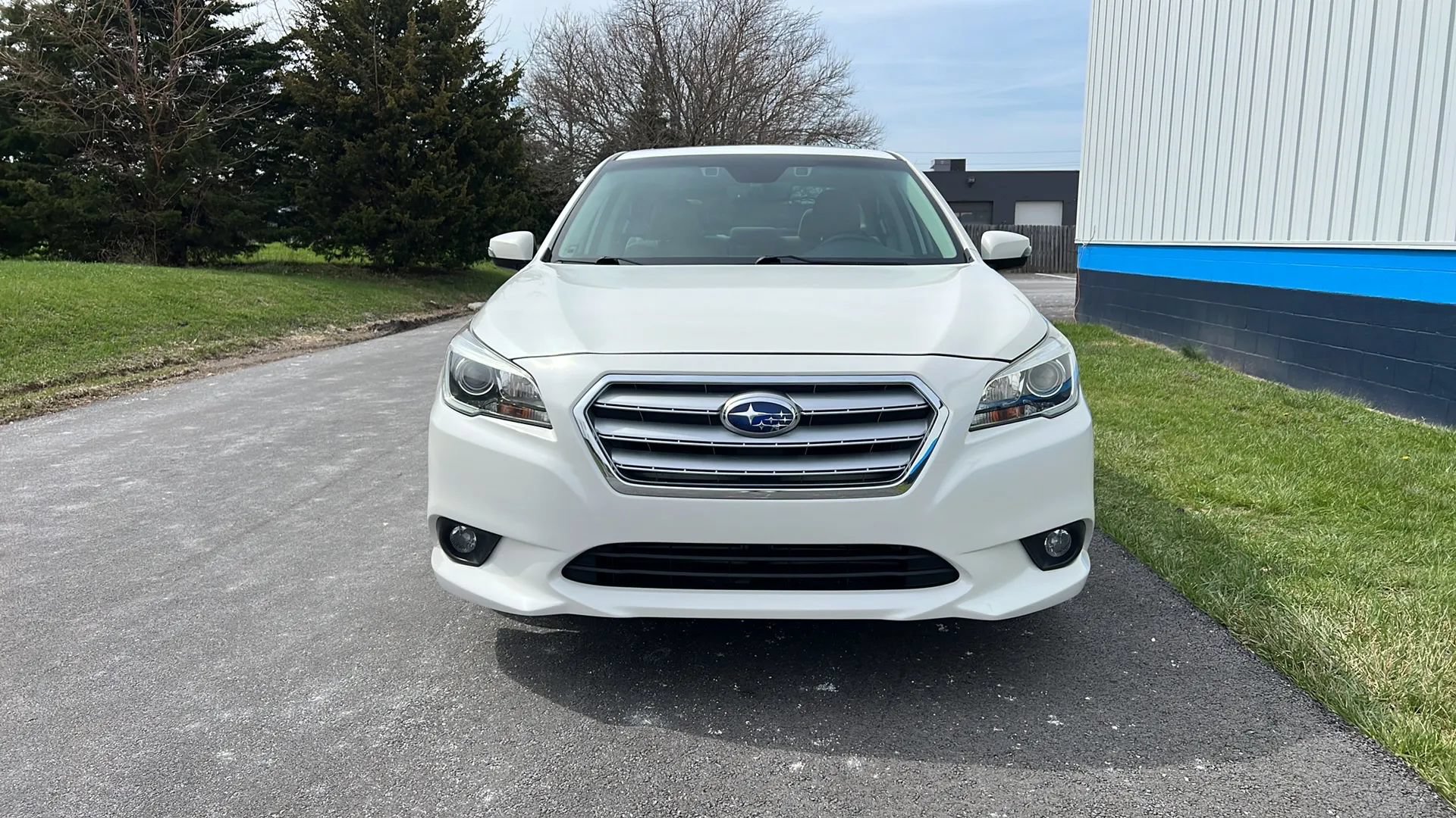 Used 2017 Subaru Legacy 2.5i Limited AWD/4WD image 2