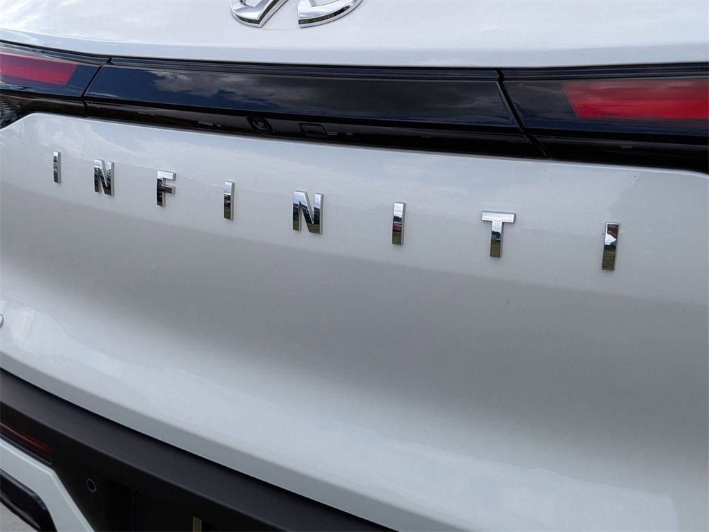 Certified 2025 INFINITI QX60 Luxe image 9