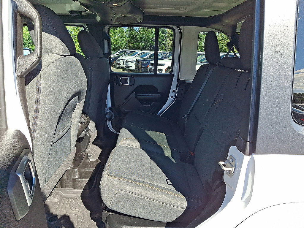 Certified 2024 Jeep Wrangler Unlimited w/ Convenience Group AWD/4WD image 26