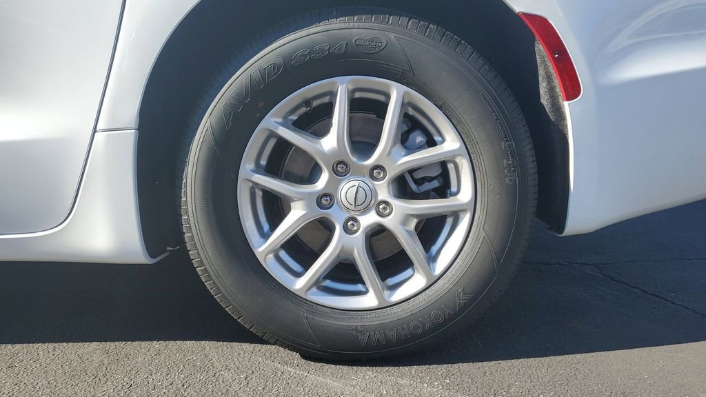 New 2026 Chrysler Pacifica Select image 6