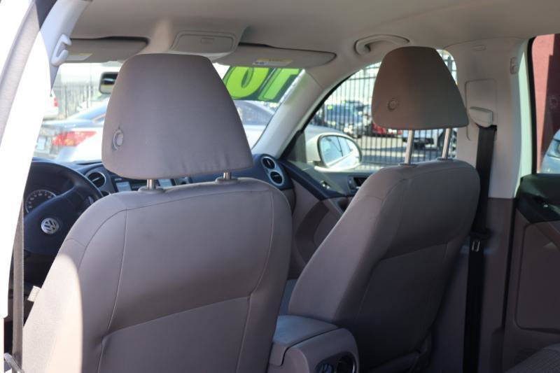 Used 2010 Volkswagen Tiguan 2WD image 18