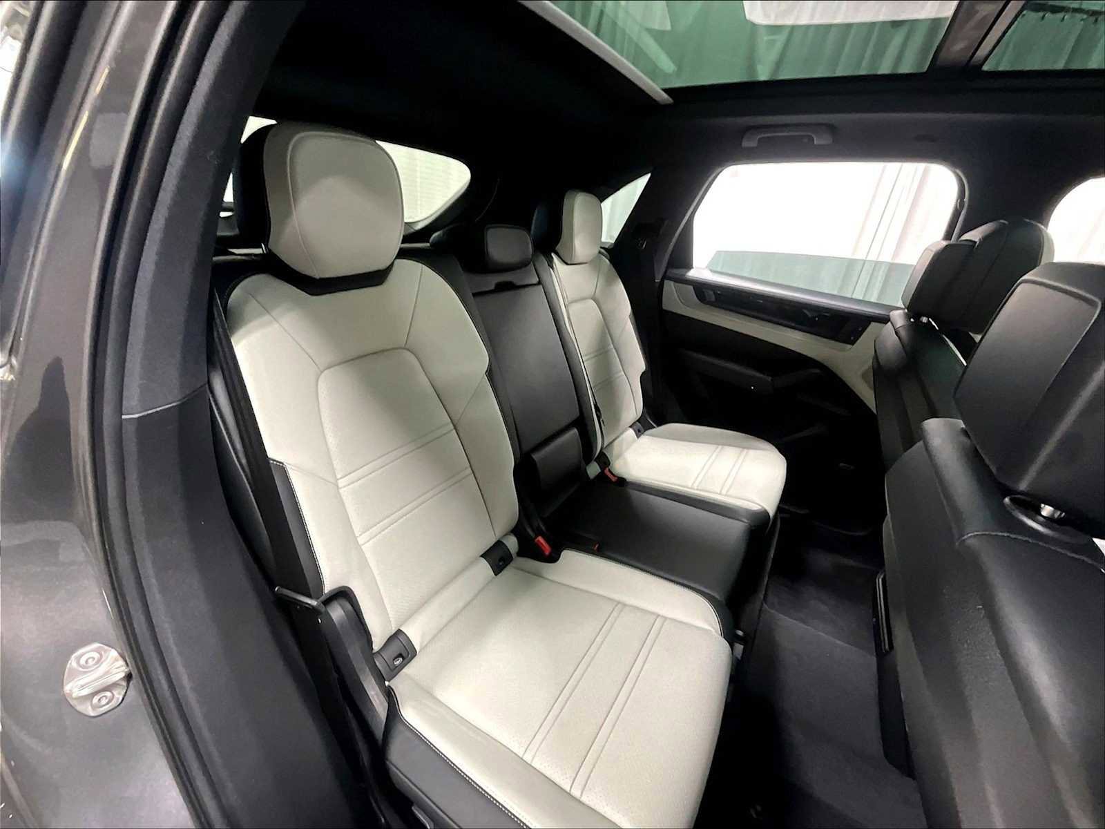 Used 2025 Porsche Cayenne image 31
