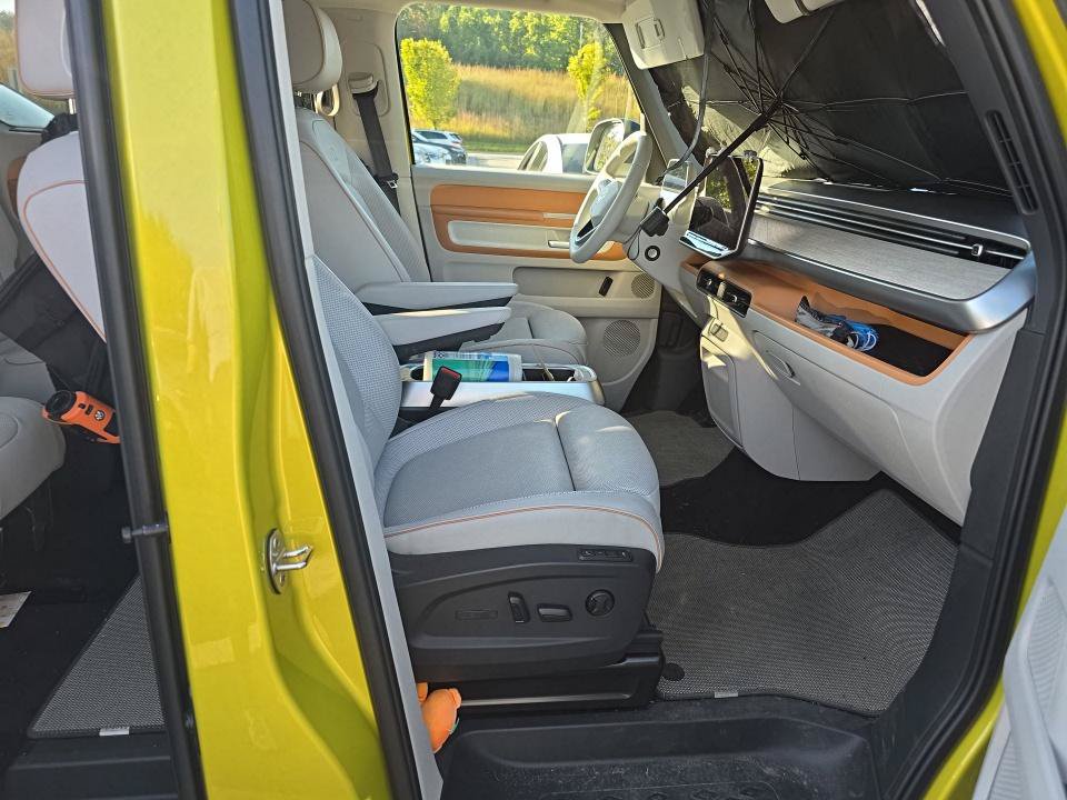 Used 2025 Volkswagen ID. Buzz 1st Edition AWD/4WD image 10