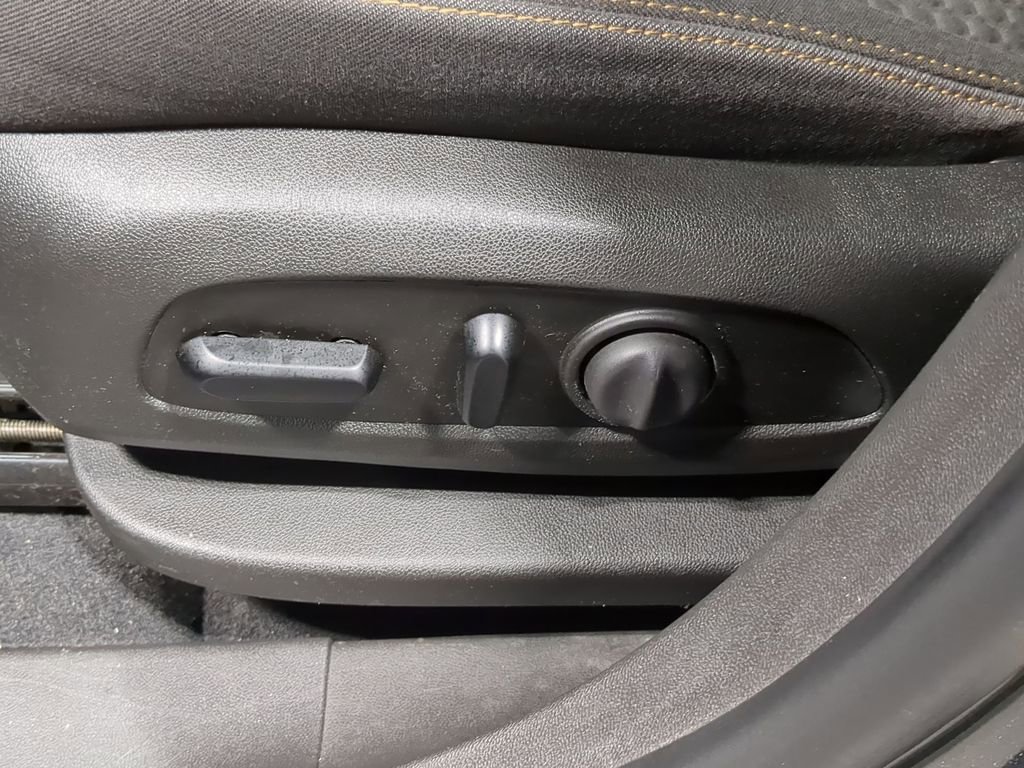 Used 2021 GMC Terrain SLE w/ Driver Convenience Package image 30