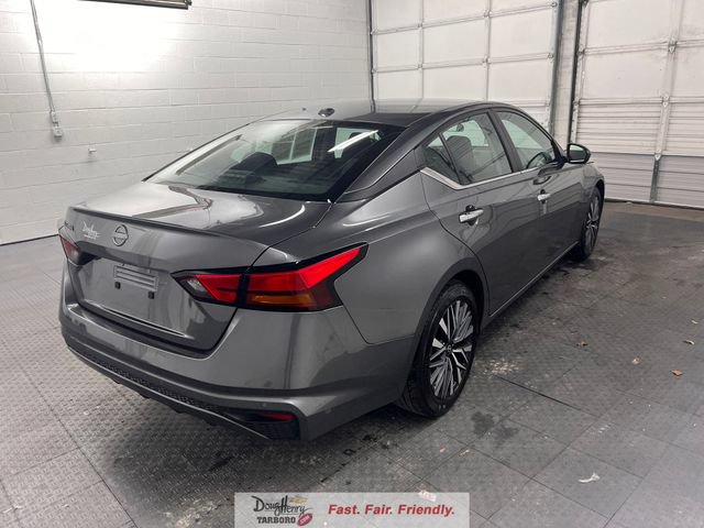 Used 2025 Nissan Altima 2.5 SV FWD image 9