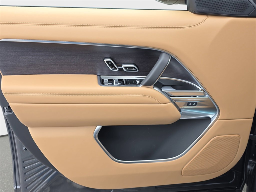 New 2026 Land Rover Range Rover SE image 28