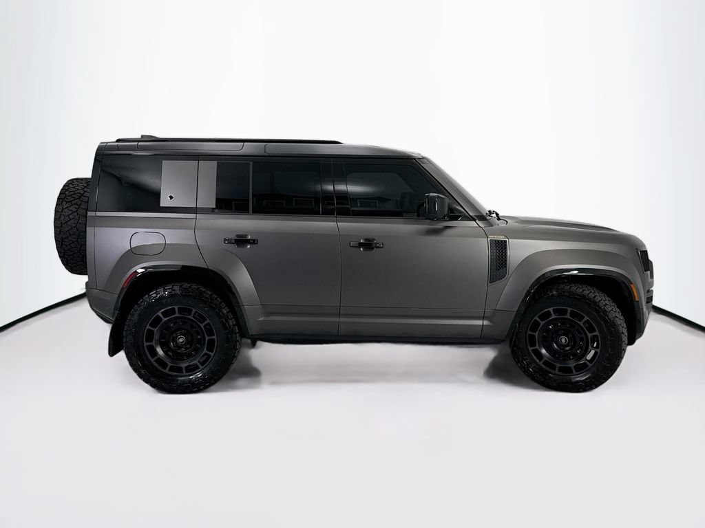 Used 2025 Land Rover Defender 110 AWD/4WD image 4