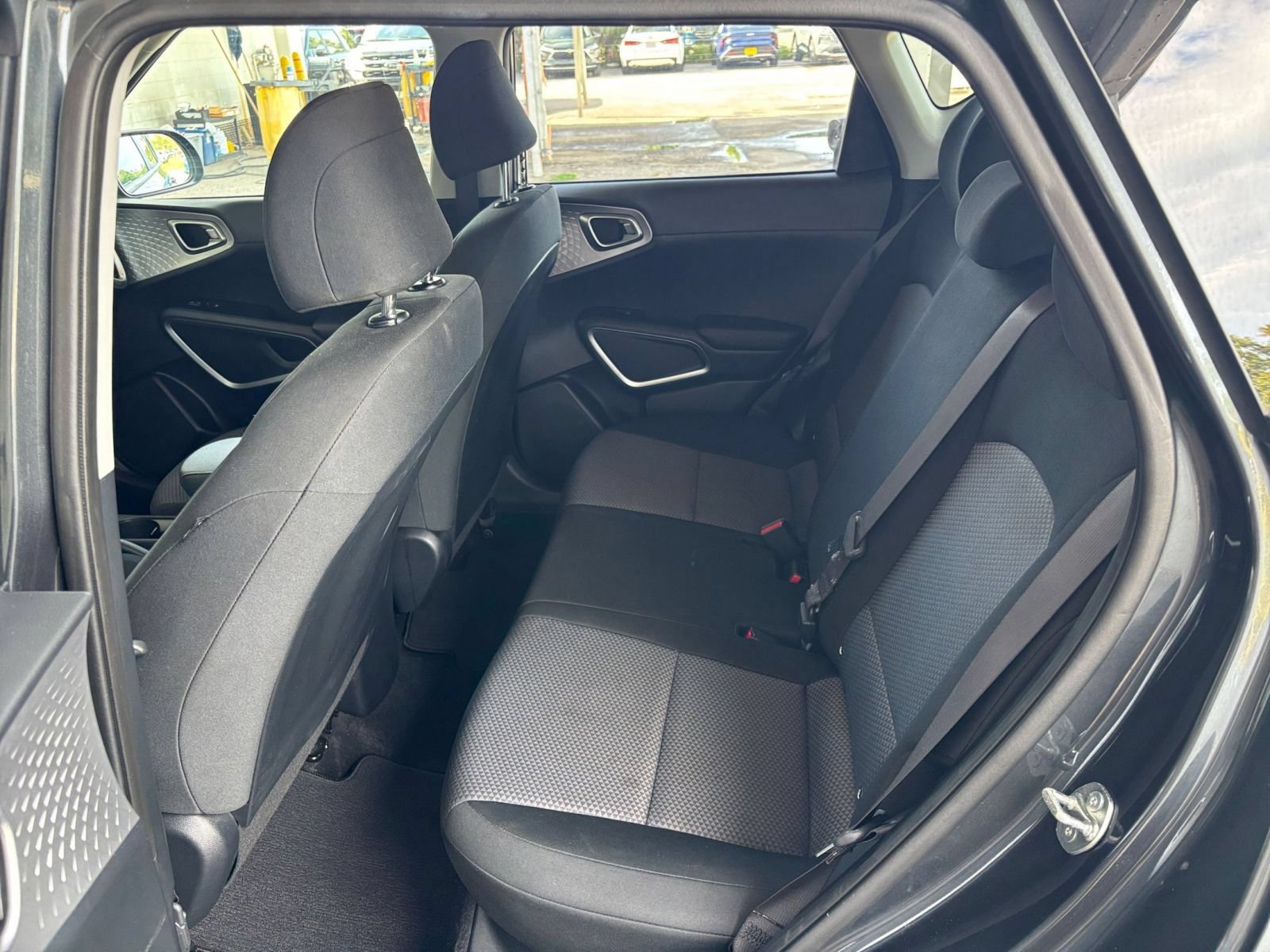 Used 2025 Kia Soul LX w/ LX Technology Package FWD image 22