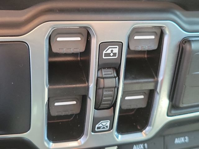 Used 2022 Jeep Wrangler Unlimited Sahara AWD/4WD image 26