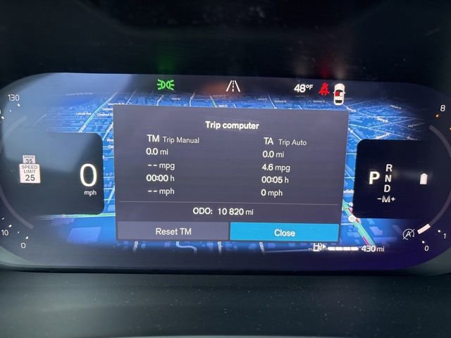 Used 2025 Volvo XC40 B5 Plus AWD/4WD image 27