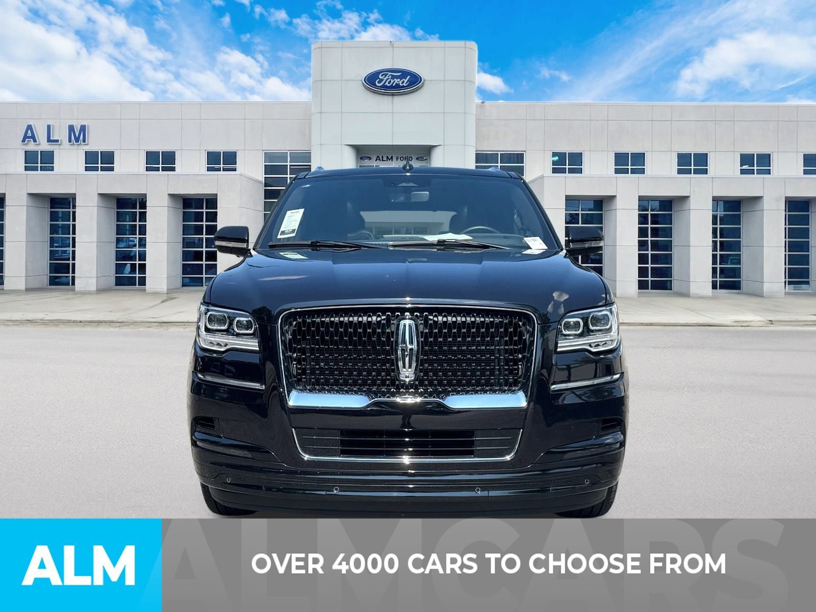 Used 2024 Lincoln Navigator Reserve w/ Monochromatic Package image 3