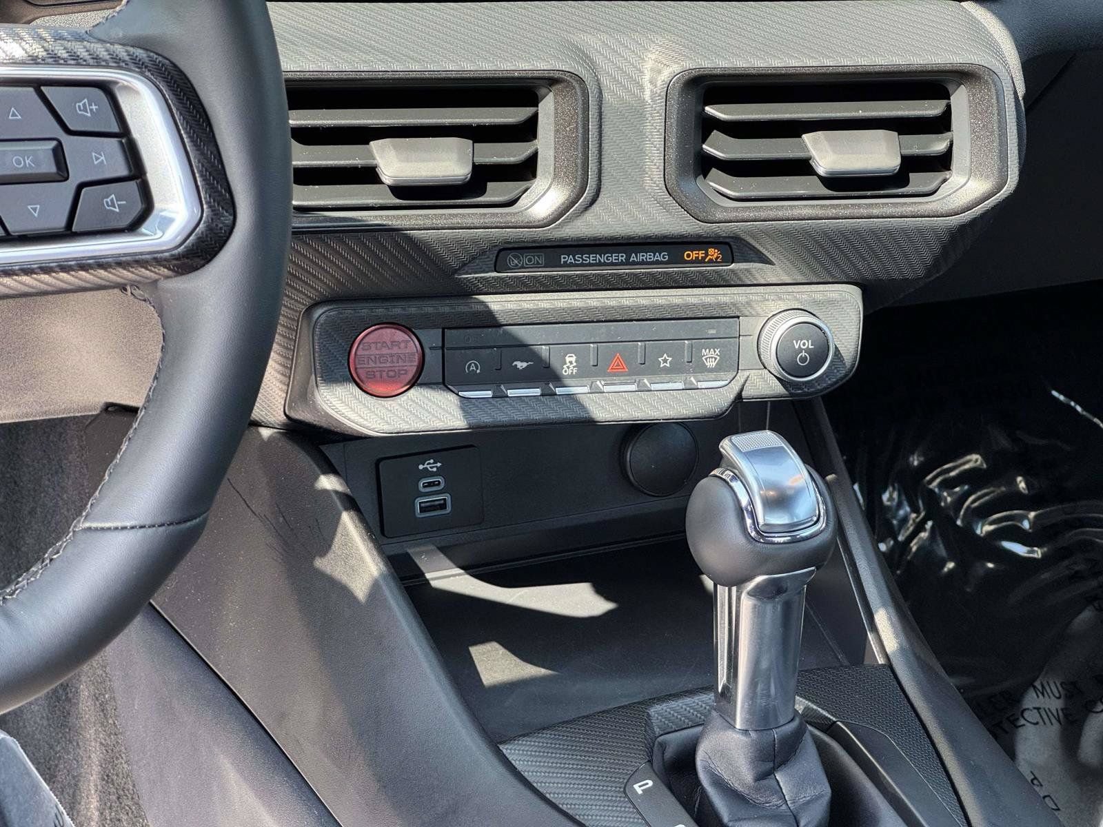 Used 2025 Ford Mustang Coupe RWD image 4