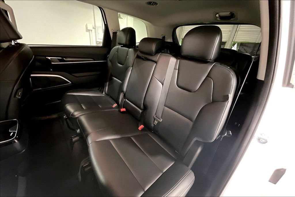 Used 2024 Kia Telluride LX image 33