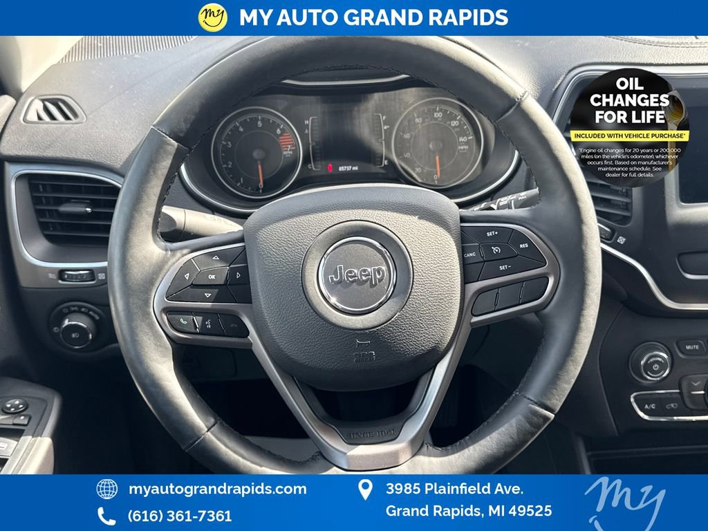 Used 2019 Jeep Cherokee Latitude w/ Cold Weather Group AWD/4WD image 14