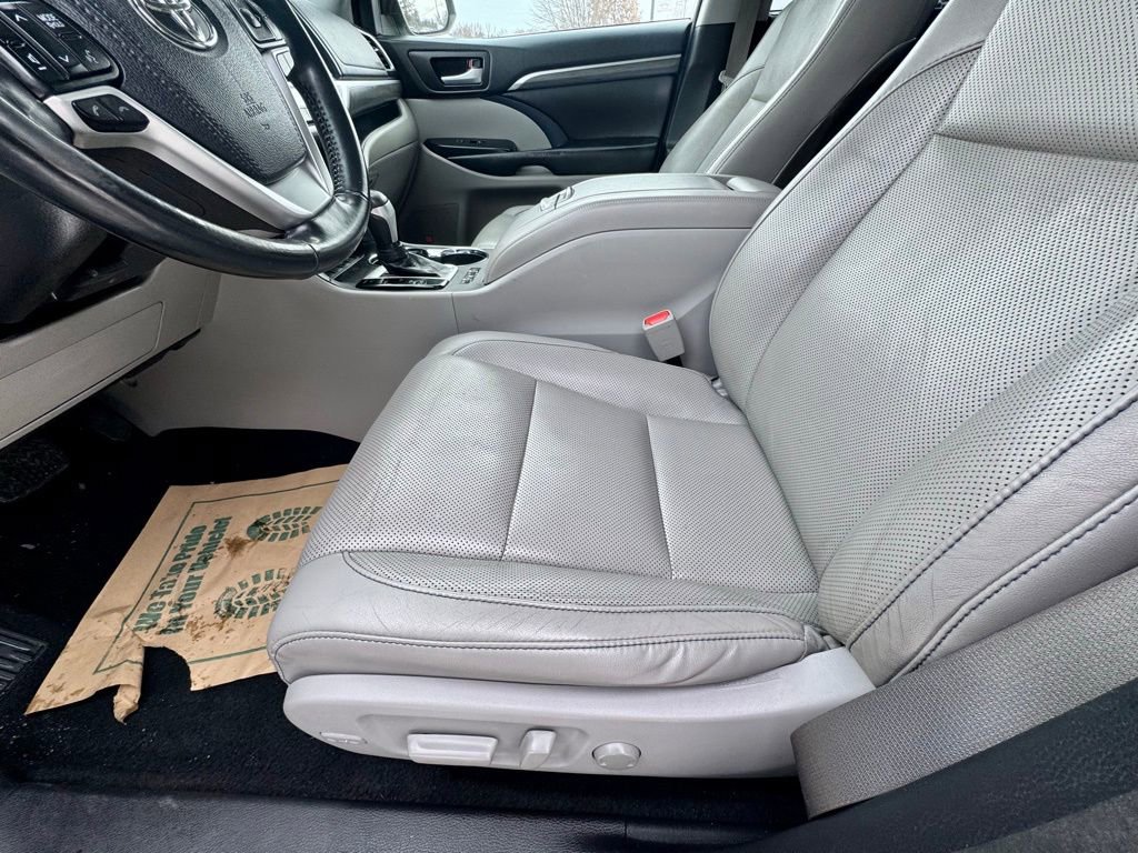 Used 2018 Toyota Highlander Limited image 28