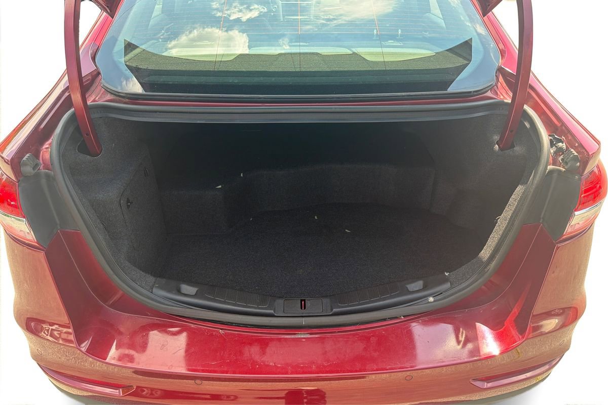 Used 2019 Ford Fusion SEL FWD image 12