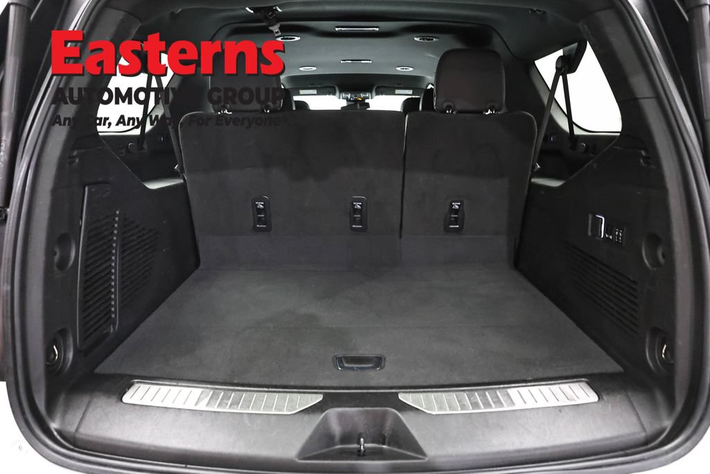 Used 2023 Chevrolet Suburban Premier RWD image 9