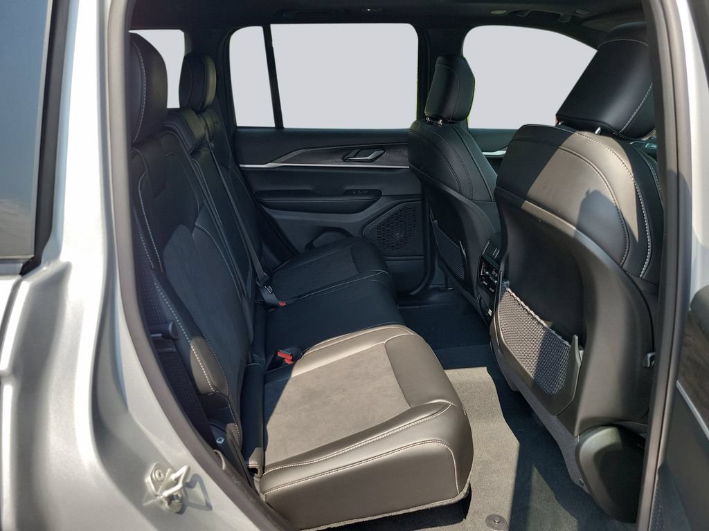 New 2026 Jeep Grand Cherokee Altitude RWD image 36