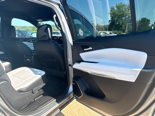 Used 2026 Chevrolet Traverse High Country AWD/4WD image 38