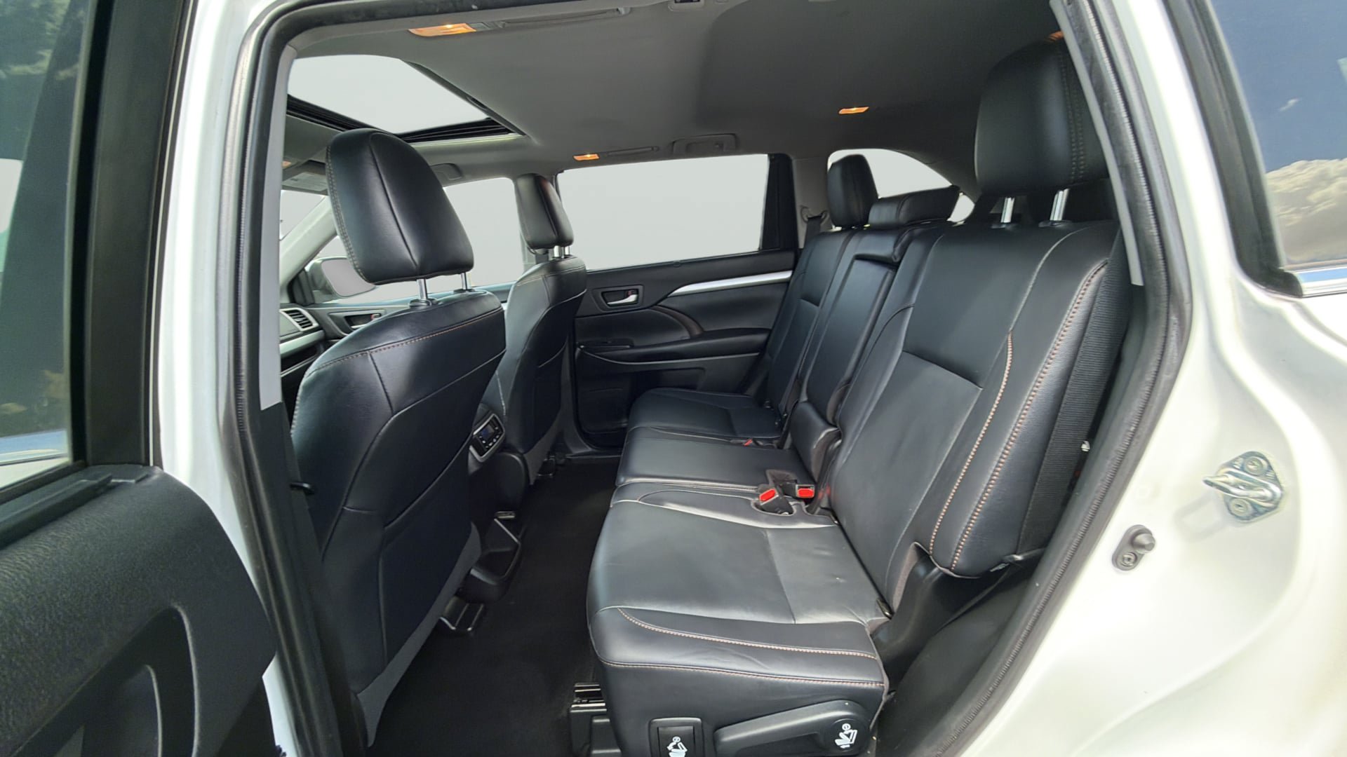 Used 2019 Toyota Highlander XLE AWD/4WD image 31