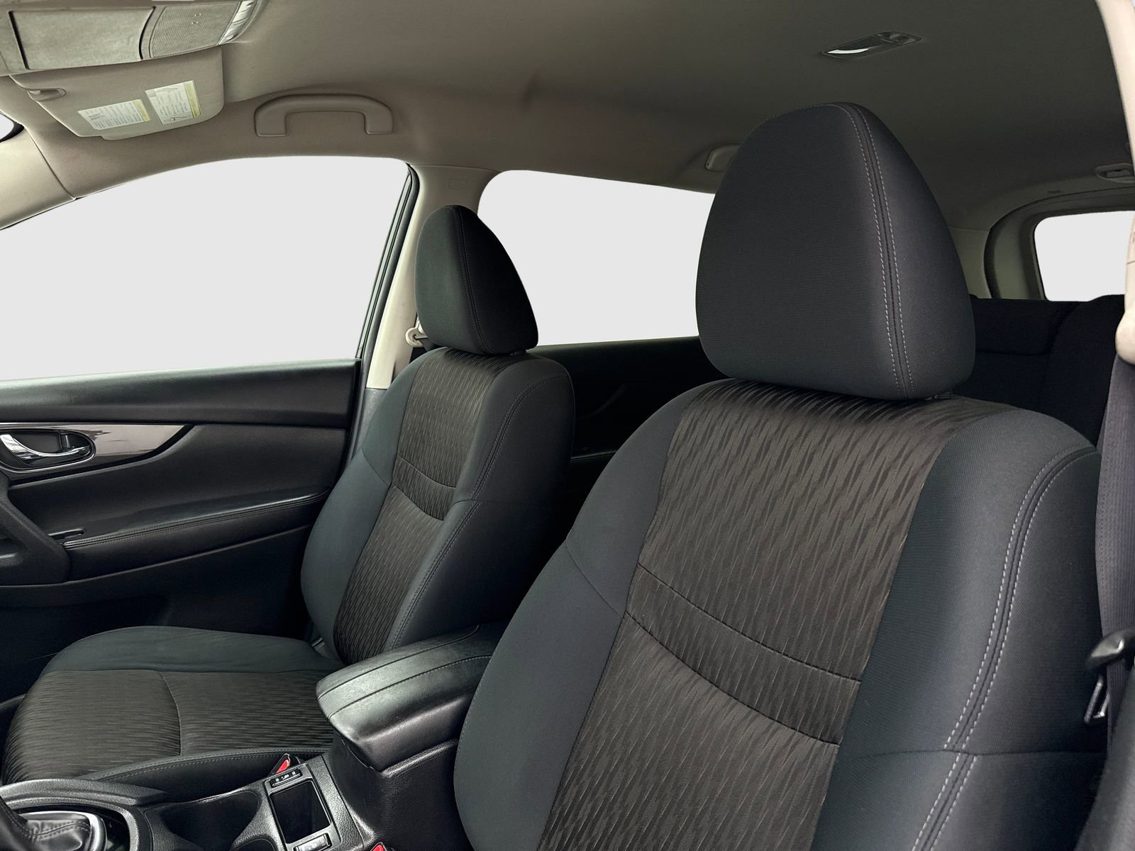 Used 2018 Nissan Rogue SV image 15