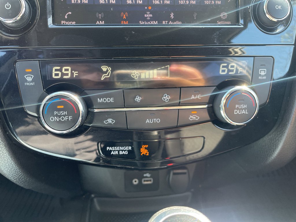 Used 2020 Nissan Rogue SV image 29