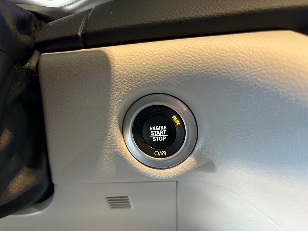 Used 2023 Chrysler Pacifica Touring-L image 31