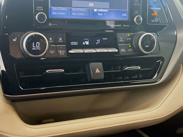 Used 2021 Toyota Highlander XLE image 16