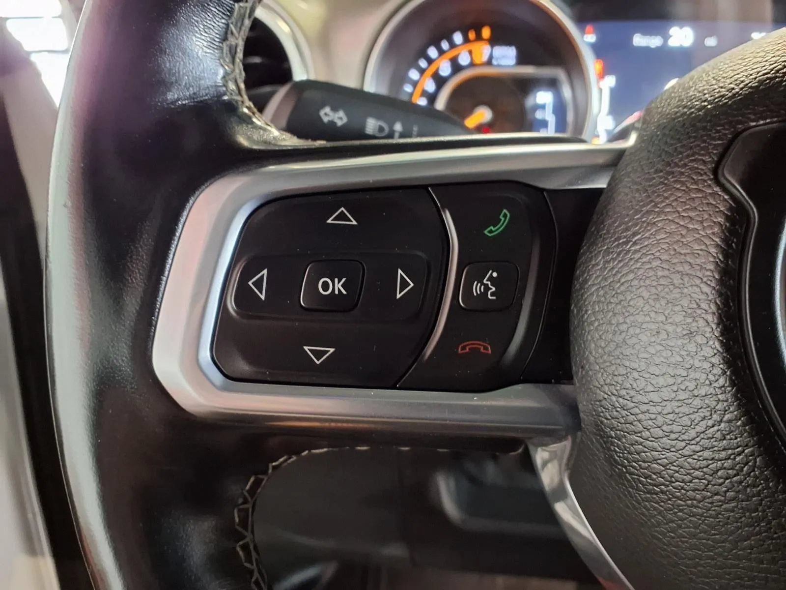 Used 2020 Jeep Gladiator Overland w/ LED Lighting Group AWD/4WD image 26