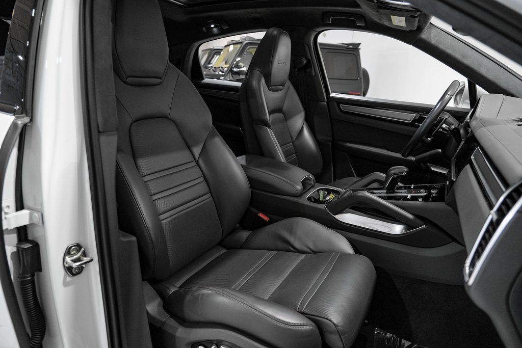 Used 2020 Porsche Cayenne Turbo AWD/4WD image 29