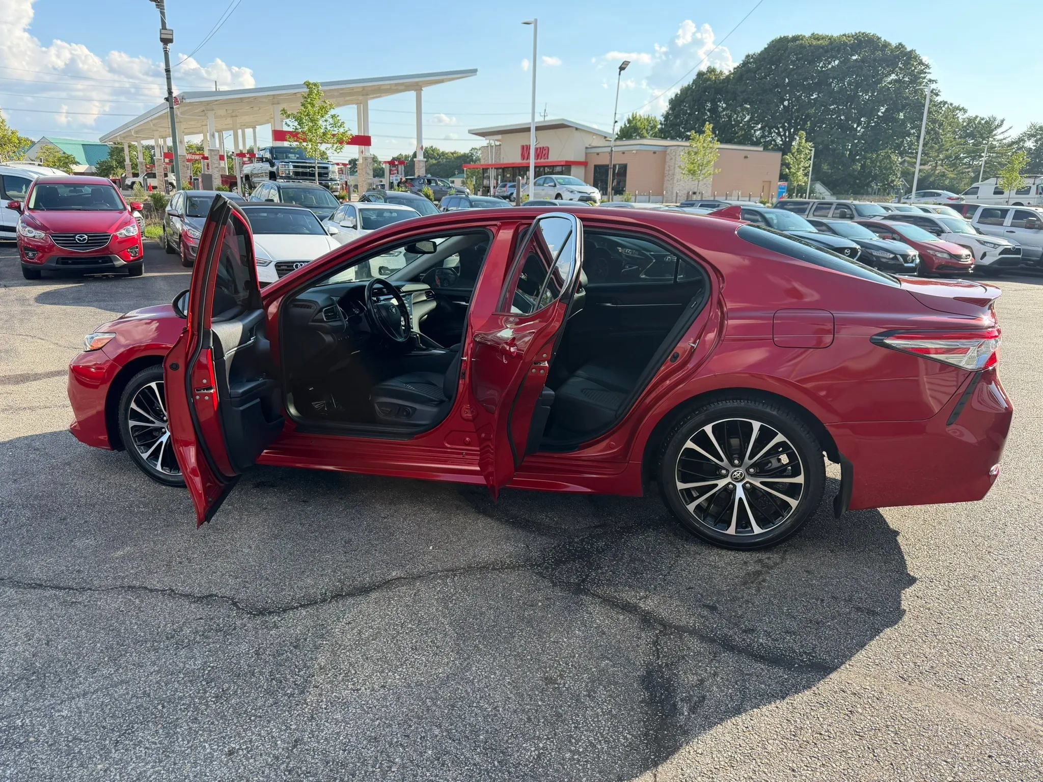 Used 2020 Toyota Camry SE w/ Convenience Package FWD image 11