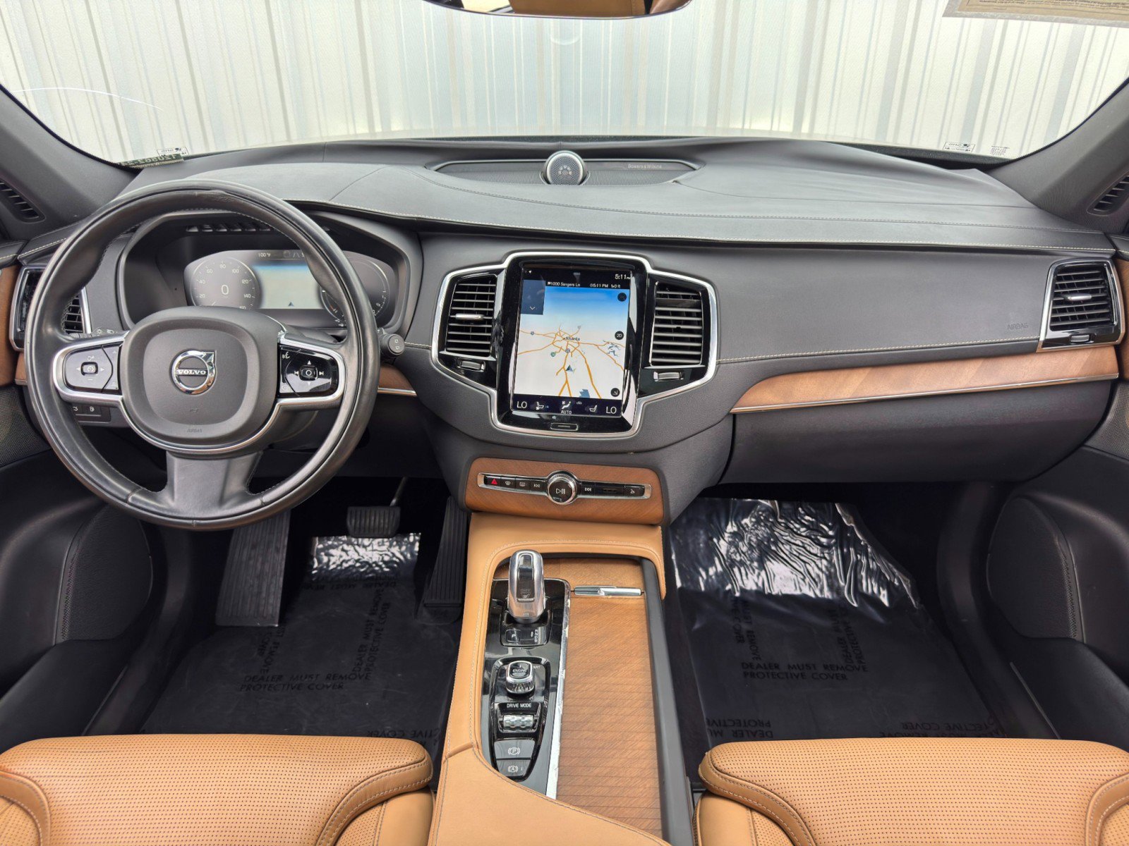 Used 2017 Volvo XC90 T8 Inscription w/ Vision Package image 12