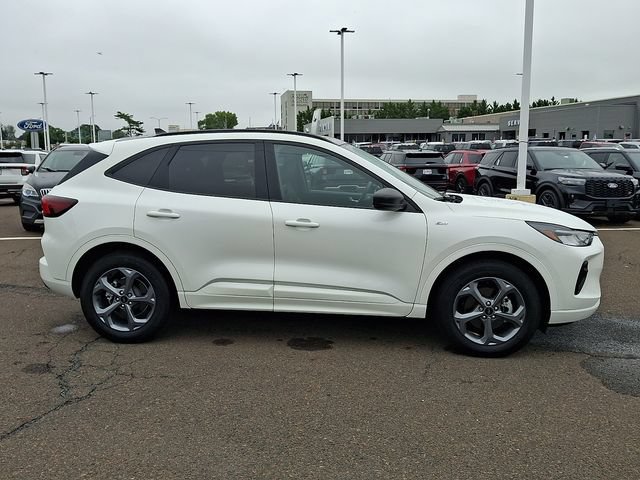 Certified 2023 Ford Escape ST-Line w/ Tech Pack #1 AWD/4WD image 7