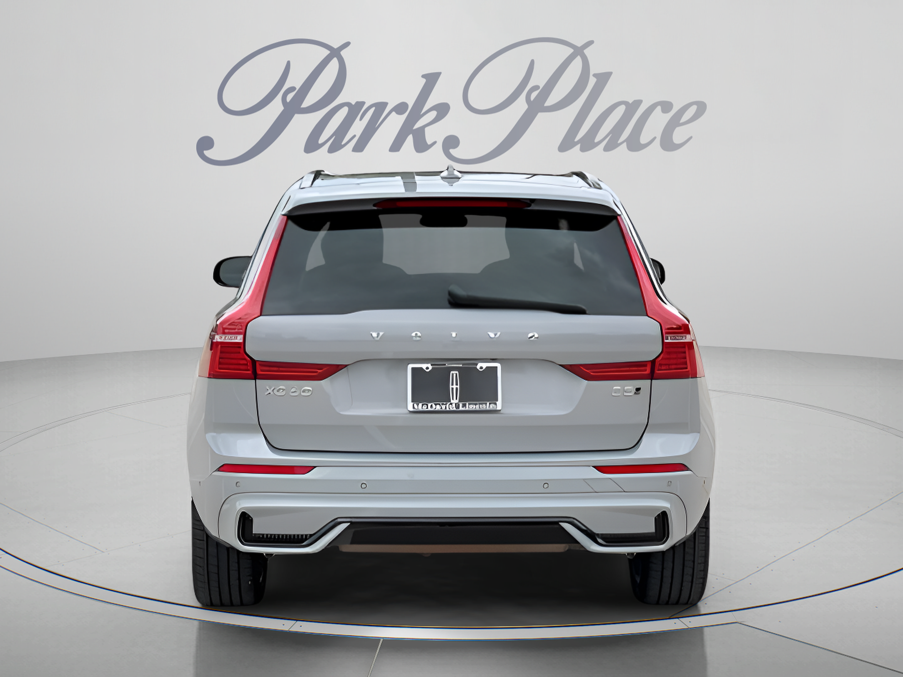 Used 2025 Volvo XC60 B5 Plus AWD/4WD image 6