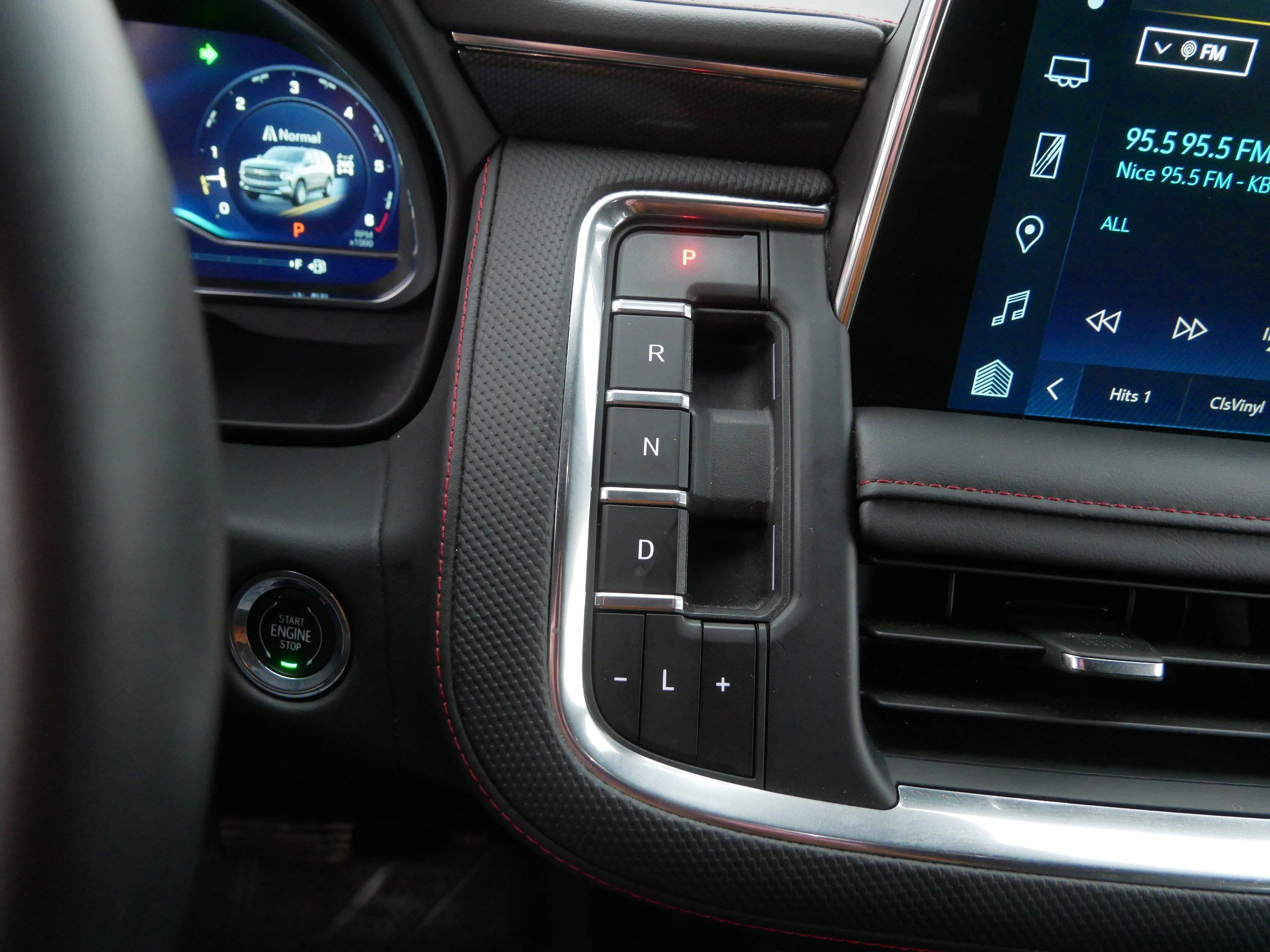 Used 2023 Chevrolet Suburban RST w/ Sport Performance Package image 29