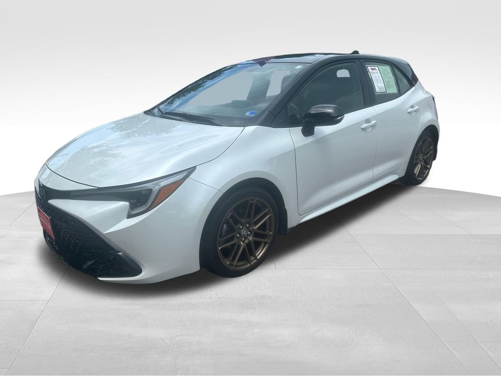 Used 2025 Toyota Corolla Hatchback w/ SE Package FWD image 2