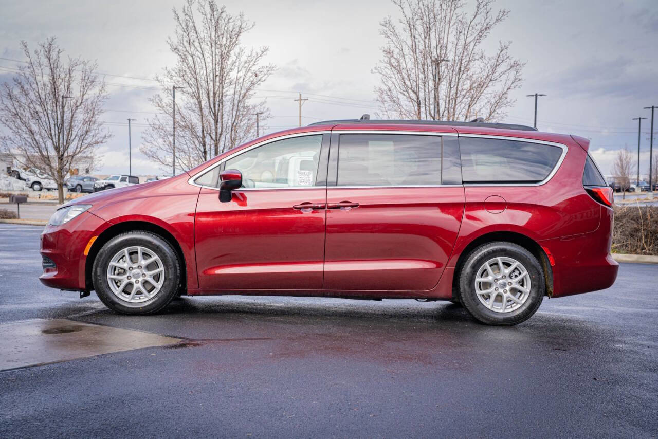 Used 2021 Chrysler Voyager Lxi image 9