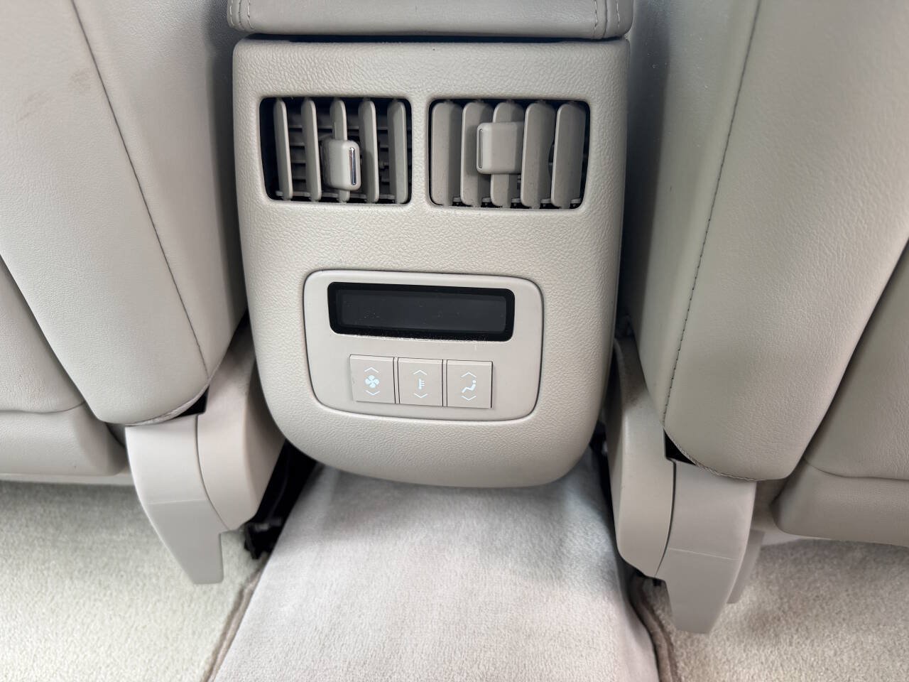 Used 2006 Cadillac DTS w/ Trunk Convenience Package FWD image 21