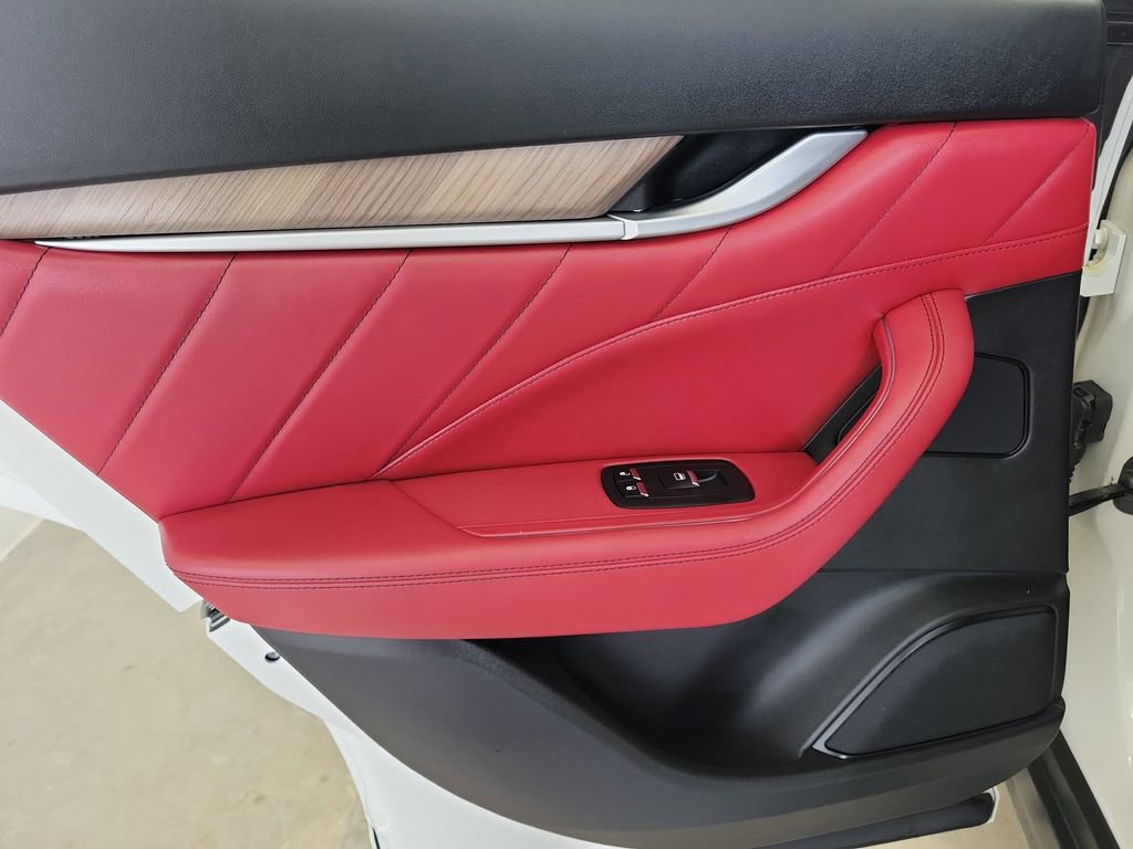 Used 2020 Maserati Levante image 15