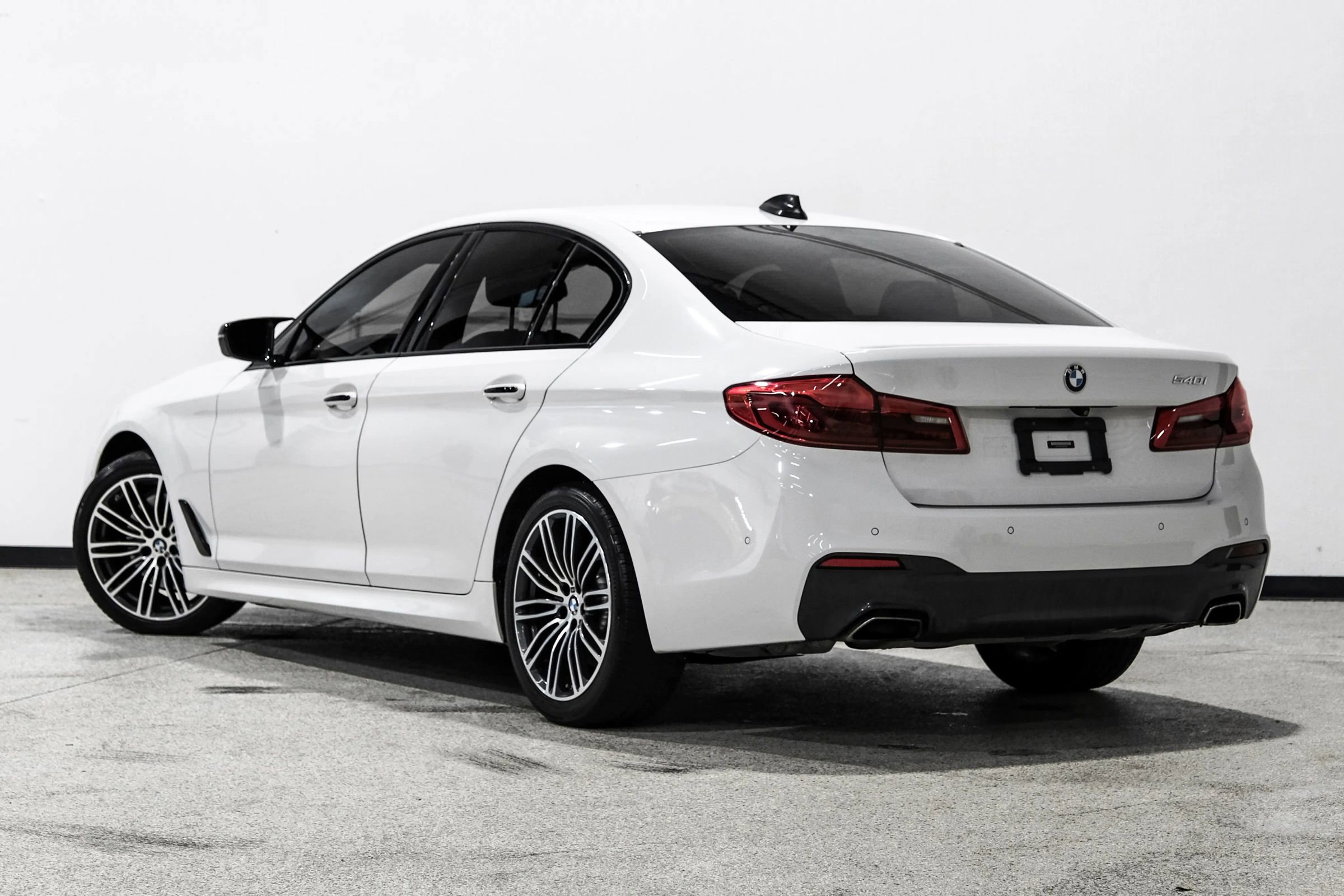 Used 2018 BMW 540i w/ M Sport Package RWD image 10