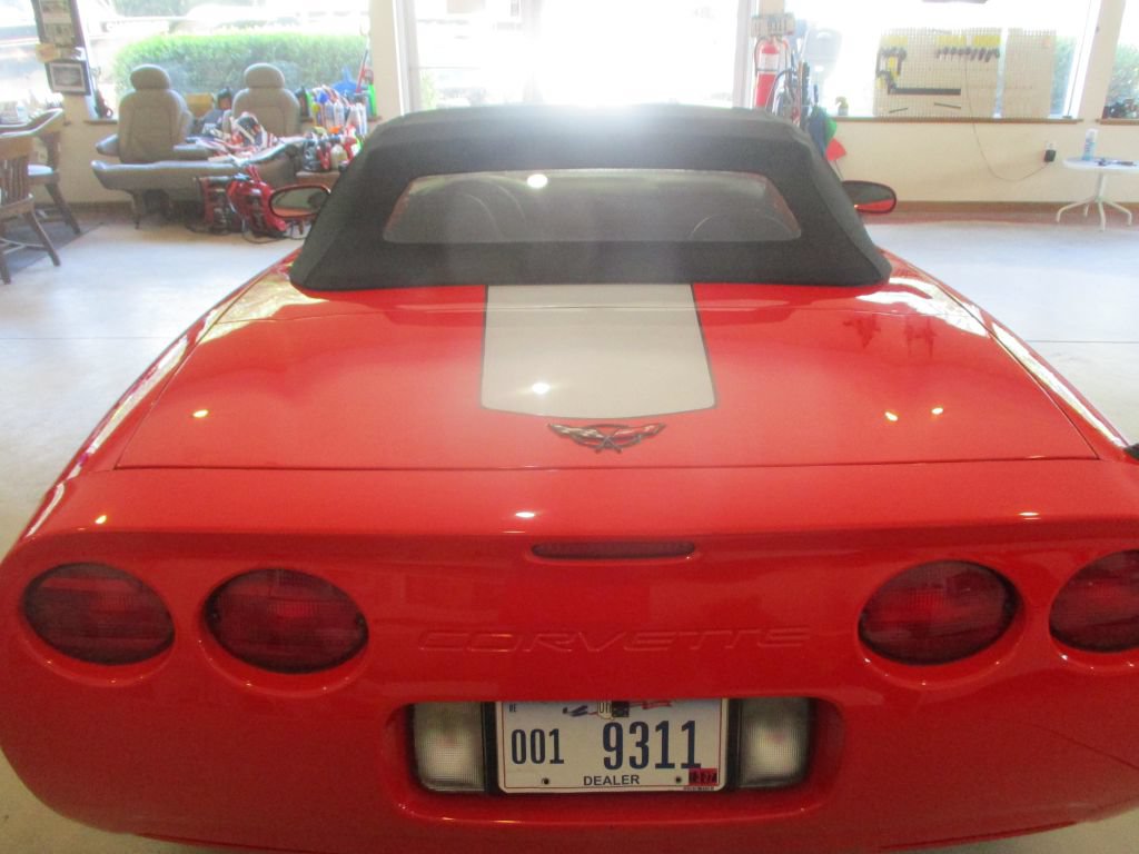 Used 2000 Chevrolet Corvette Convertible w/ Memory Pkg RWD image 7